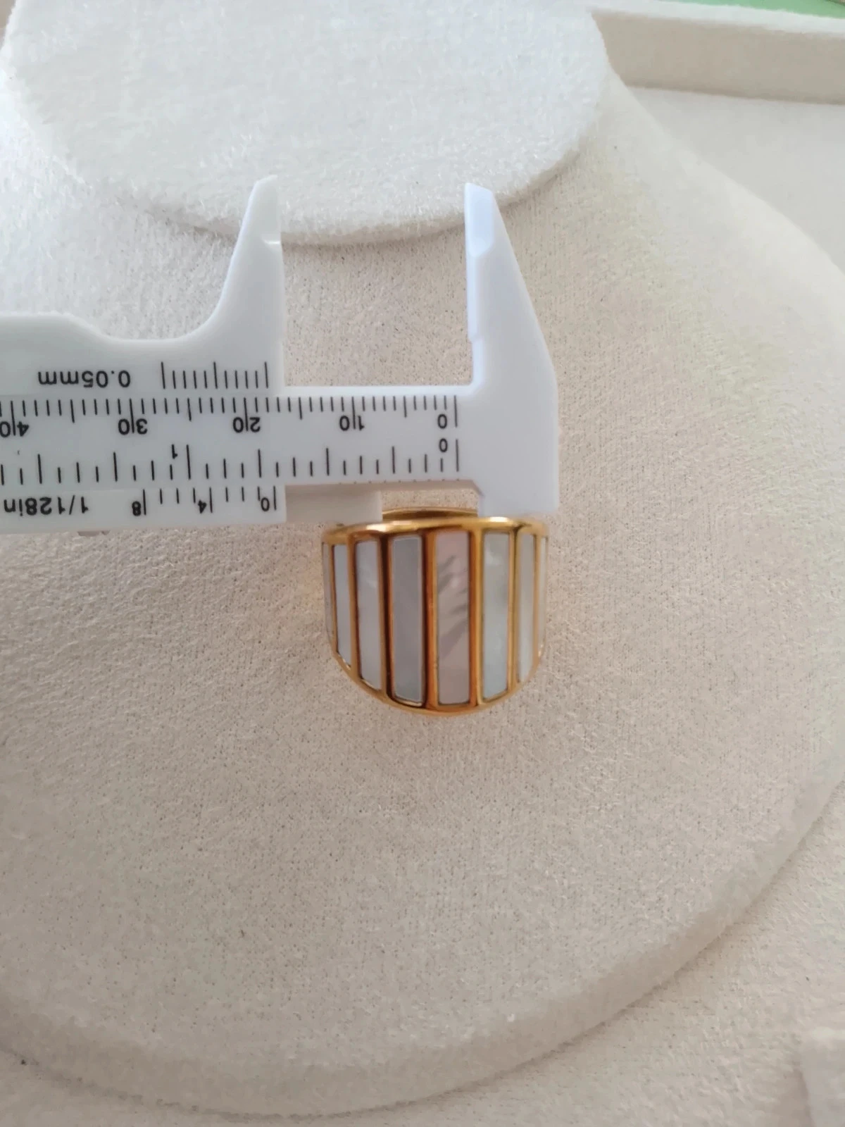 Stainless steel and white mother-of-pearl ring – photo 3
